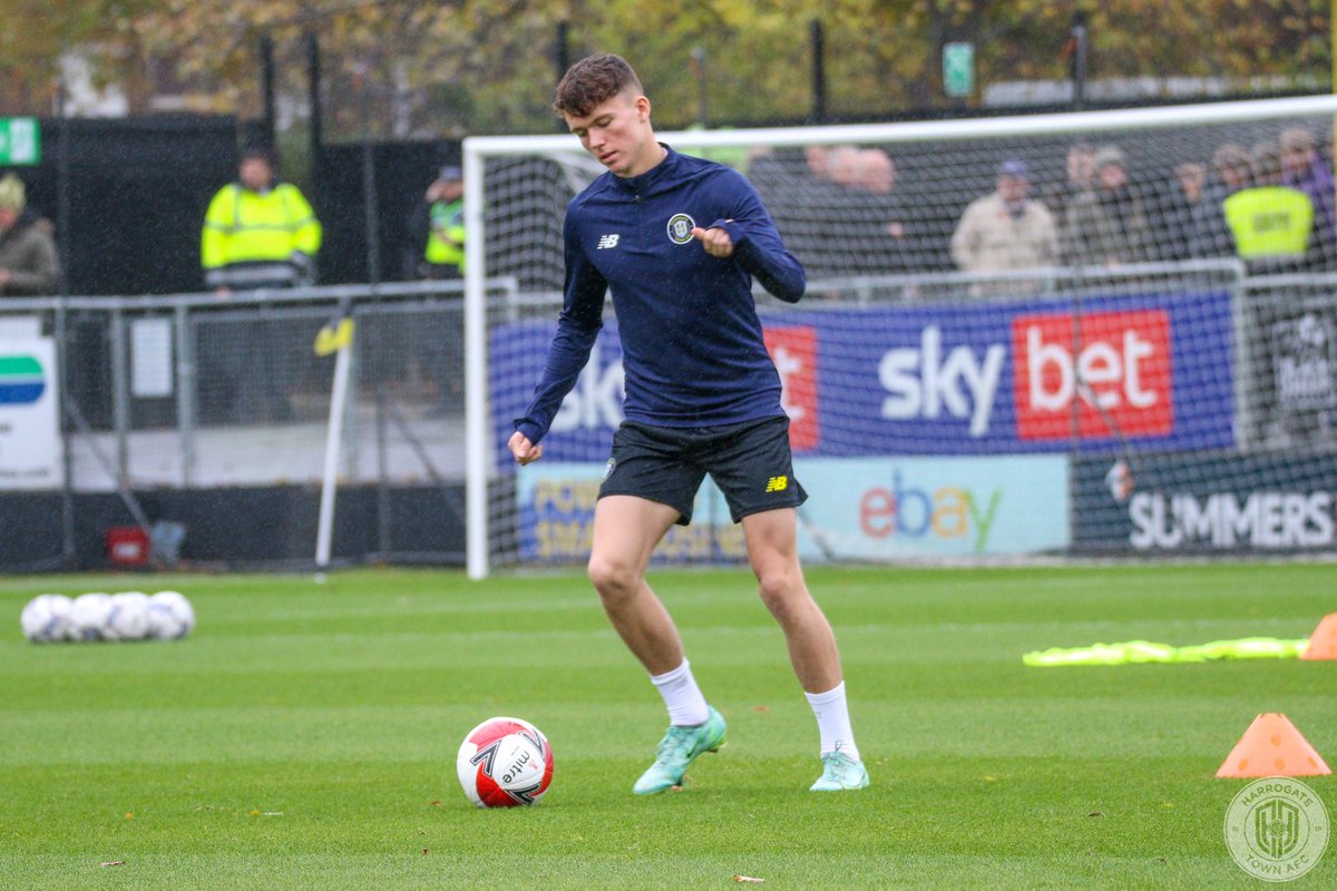 HarrogateTown's tweet photo. 📸 Great to see Academy lads in the first-team squad again 💪

#ProudToBeTown https://t.co/iWHRqqPcRT