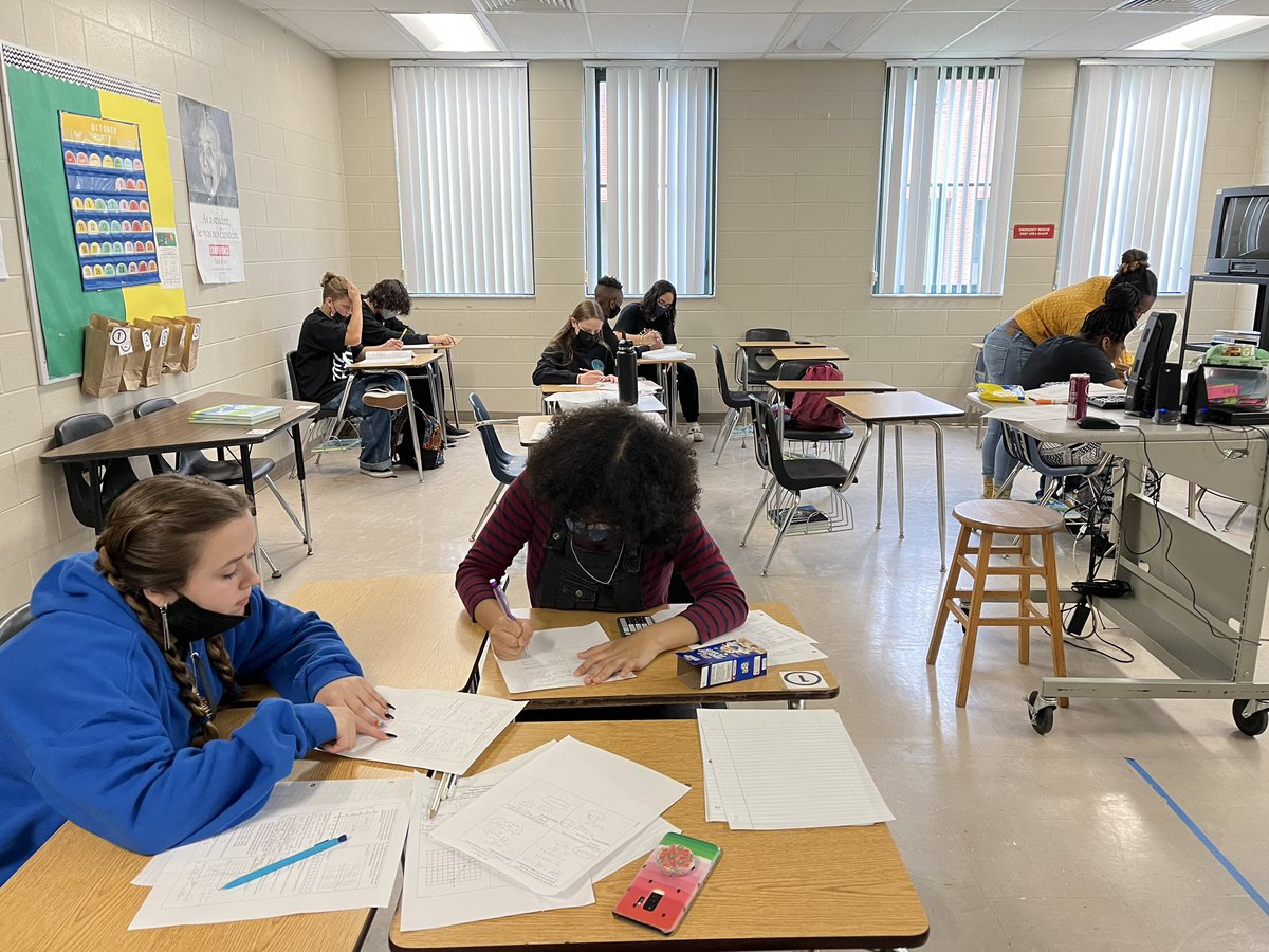 Saturday Academy happening now at Burnett! Former BMS students, now @ArmwoodAcademy students are here serving as Algebra tutors! #StrongerTogether <a href="/AddisonGDavis/">Addison Davis</a> <a href="/hcpsMS/">HCPS Middle Schools</a>