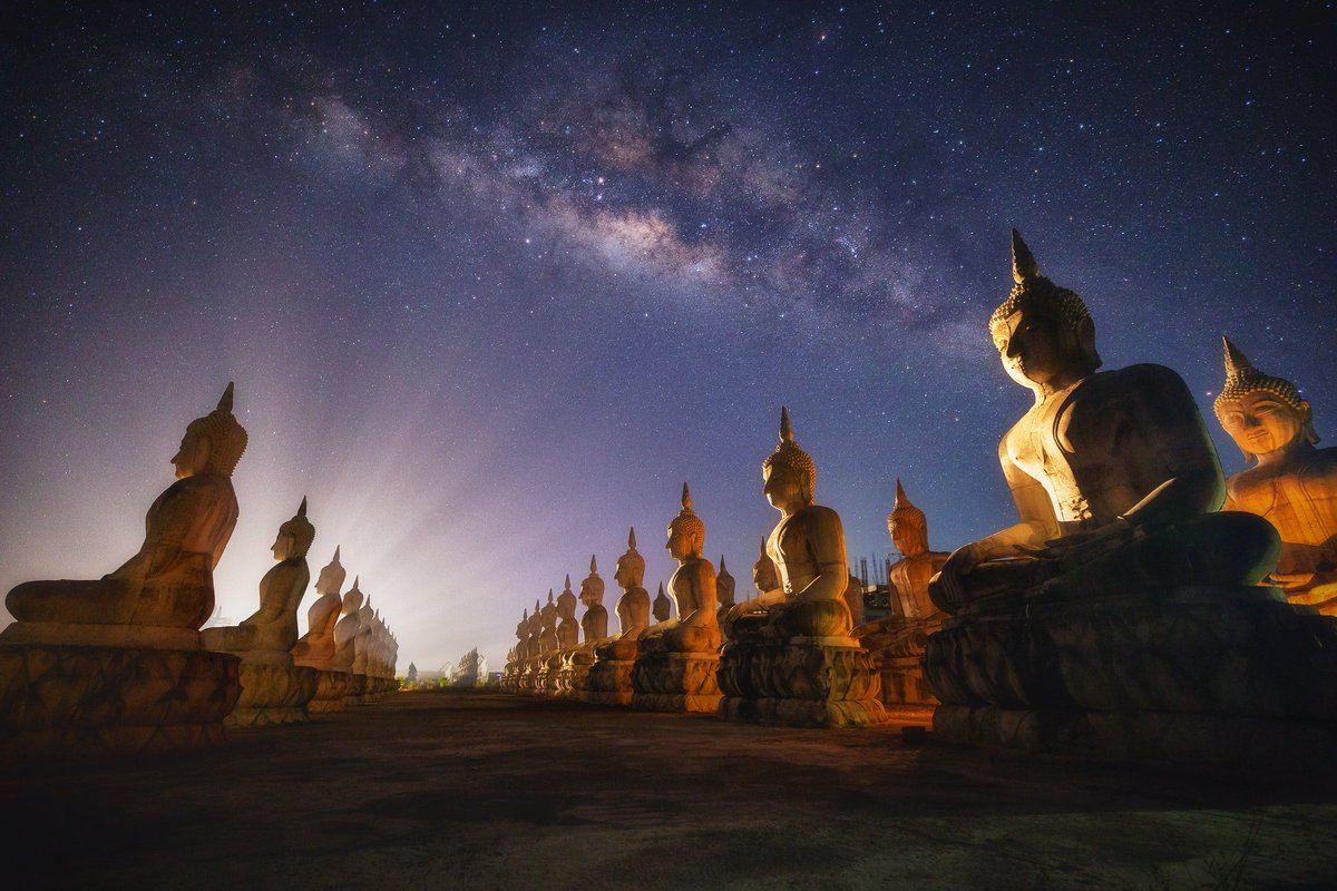 peerafoto's tweet photo. This temple has over 100 white buddha statues which is rare to see anywhere. Some has called this Unseen temple. 

It took me the whole night to get this perfect real Milky Way shot. Don’t miss out! NOW ONLY 0.4 eth!
https://t.co/QDFp25UNPj
#NFTCommunity  #nftcollector 
@withFND https://t.co/b9qmPo8FE8