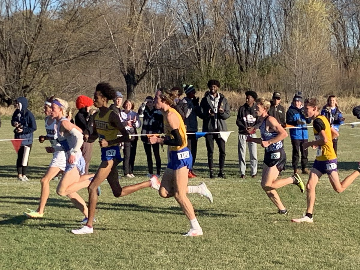 EVHSAthletics's tweet photo. Hunter and Nate looking great at about the mile mark! @evhsxctf #StateCC https://t.co/vjmKVPJo6P