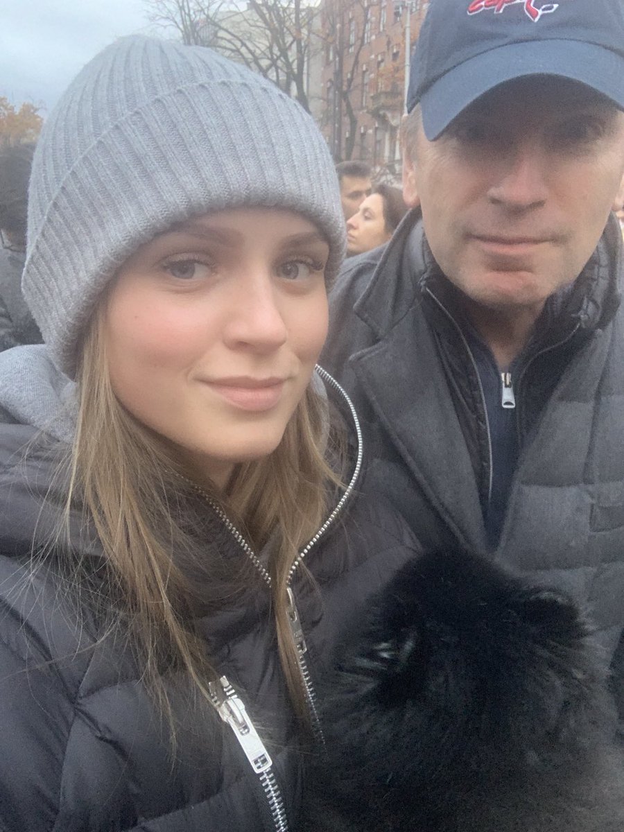 lis_tomasz's tweet photo. Protestujemy  z córką przed TK przeciw fanatykom i barbarzyńskiemu prawu. https://t.co/ZSrEppnsKF