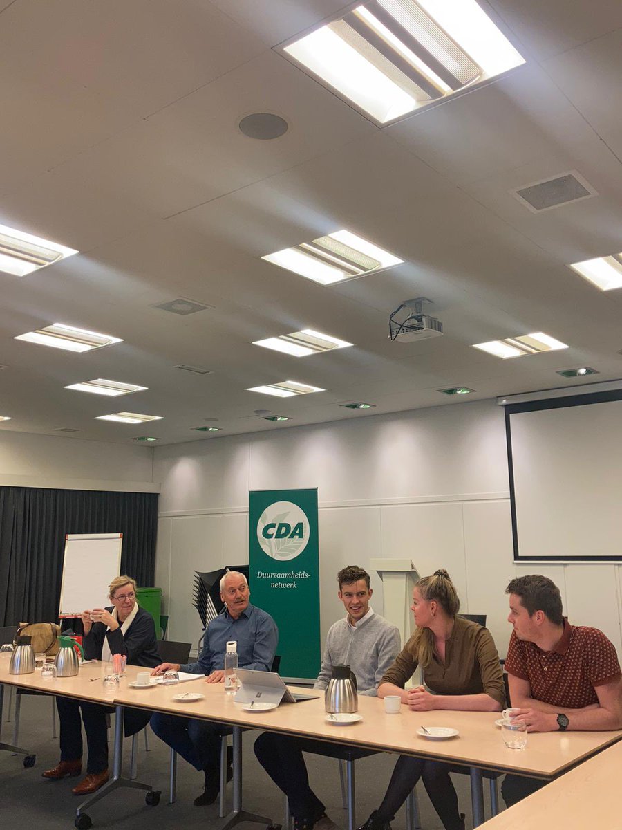 Na het inhoudelijke deel hebben we in de middag gesproken over het versterken van het netwerk en hebben we ervaringen uitgewisseld tussen de netwerkleden. Wat kunnen we van elkaar leren? 

Aan de nieuwe bestuursleden <a href="/KoppejanSophie/">Sophie Koppejan</a> &amp; <a href="/RobertTenKate/">Robert ten Kate</a>  gefeliciteerd! 

#cdaduurzaam