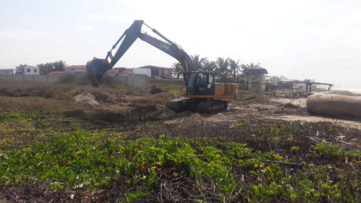 IMPORTANTE | En atención a la alerta suscitada por varamiento de una Ballena de Bryde (Balaenoptera brydei) en #PlayasVillamil, que fue hallada en estado de descomposición, se ha coordinado con la Unidad de Ambiente del @GADPlayas para su disposición final.