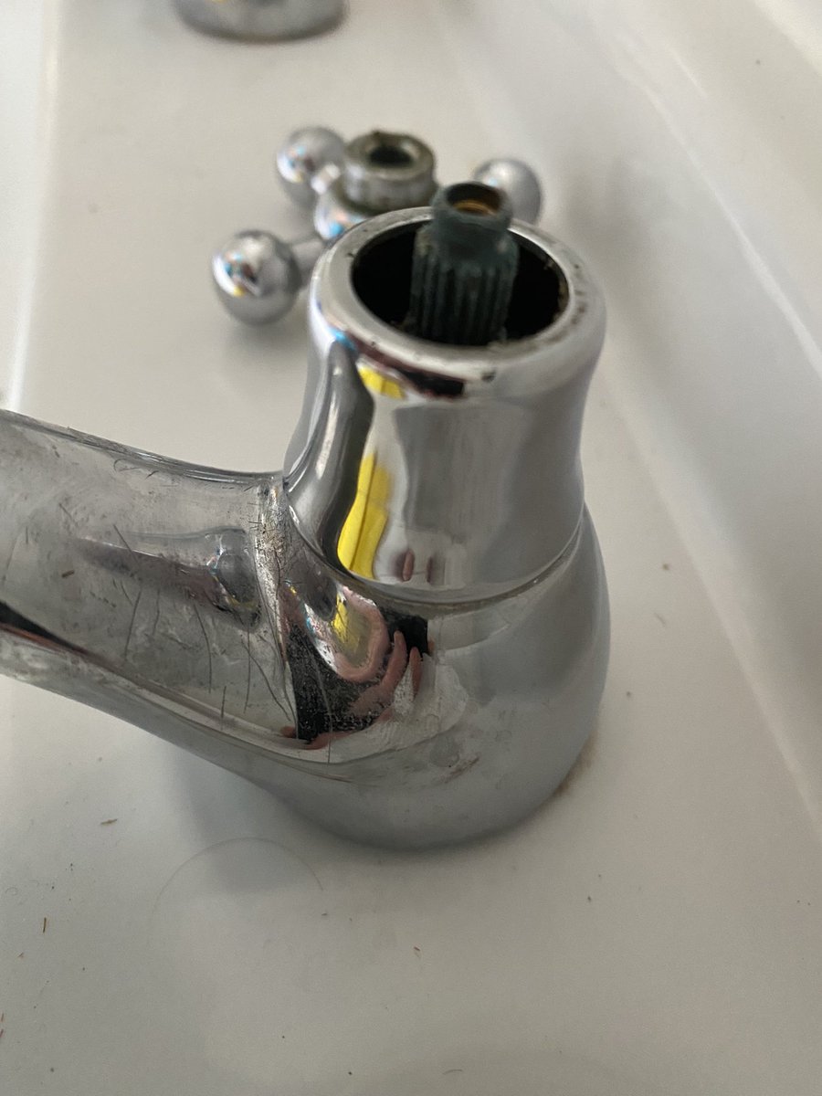 SimonPJelley's tweet image. Trying to get into the inner workings of this tap, but the sleeve hasn’t got the usual flats… any ideas how I get it off? Arguably less #makerhelp and more #diyhelp