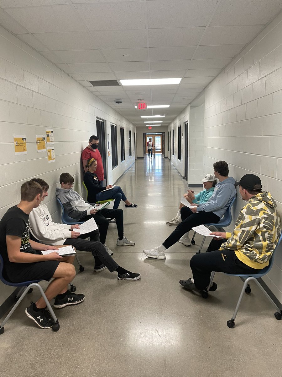 KentKleinowski's tweet photo. Great student led dialogue on the electoral college in @miss_schlender class. #ETHS22 #ETlearningignitED https://t.co/JpqedrWO62