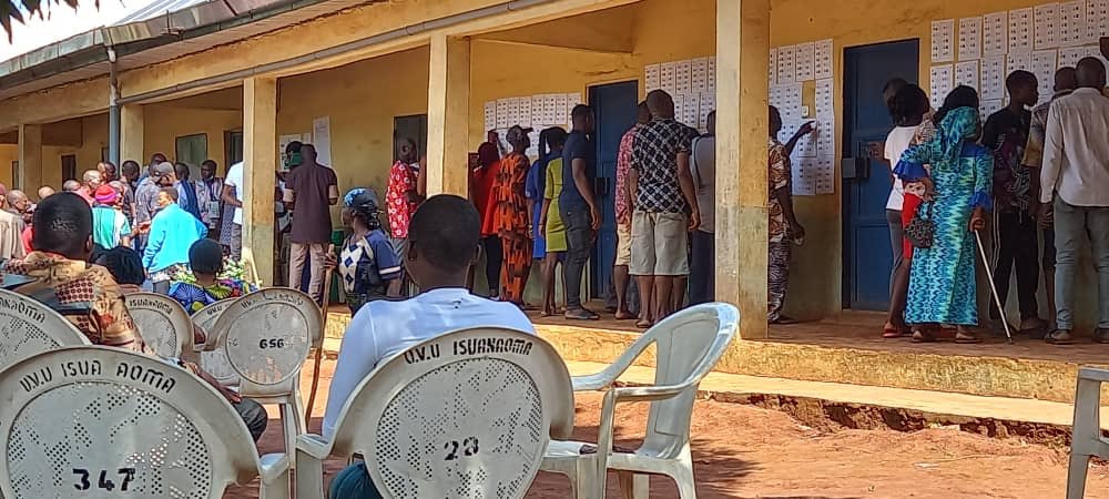 cleenmobileapp's tweet photo. TIME 2:32 pm

In Aguata LGA, Isuofia 1 Ward, Polling Unit 001. 
Voting is still in progress and everything is running smoothly. 

#AnambraDecides2021 #AnambraElections https://t.co/7tf0sFyISv