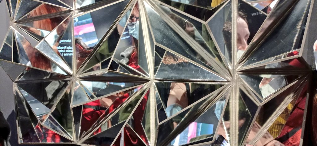 En mode Inception à <a href="/MuseomixNord/">Museomix Nord</a> 

#museomix21 #museomix #msxnord #musverre #peoplemakemuseum