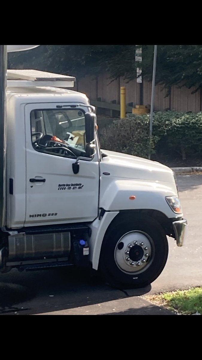 Ian_Connolly24's tweet photo. @burrito_boyz how about free burritos for having our driveway blocked every Saturday for an hour by one of your trucks? https://t.co/obsW2RIyo3