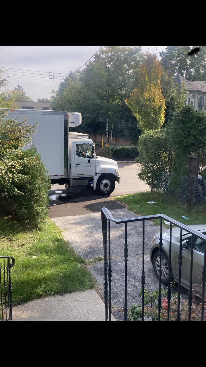 Ian_Connolly24's tweet photo. @burrito_boyz how about free burritos for having our driveway blocked every Saturday for an hour by one of your trucks? https://t.co/obsW2RIyo3