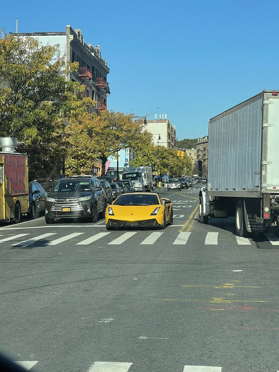 DamnitPreme's tweet photo. I hate niggas who get something wanna show it out no matter what time it is. I’m in Dyckman and it’s 10am there’s nobody outside my guy https://t.co/K9lO0iUef6