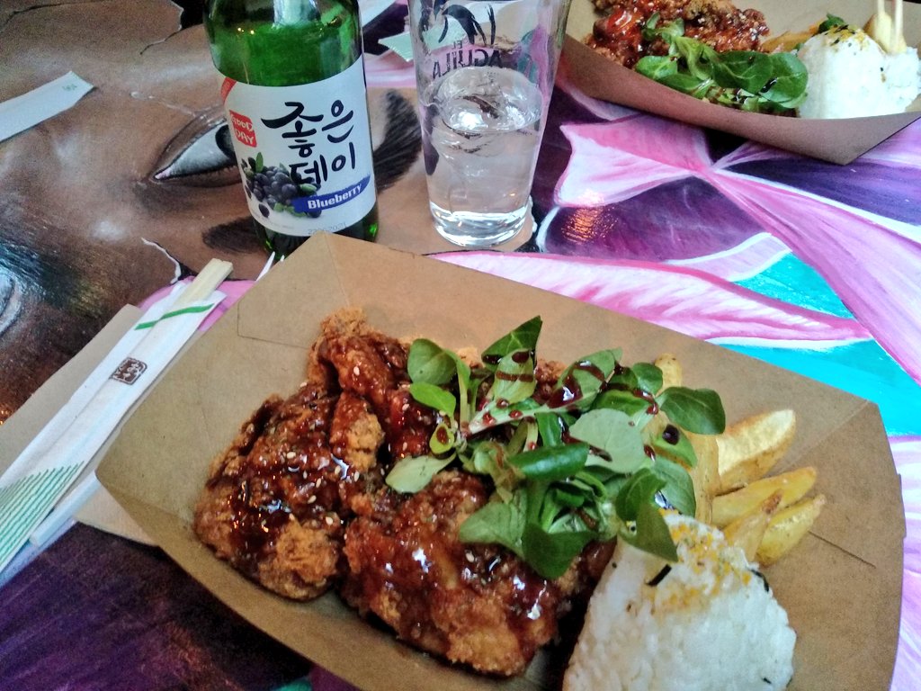 _sif7's tweet photo. Soju y pollo Tonkatsu #koreantime https://t.co/fKGN3M5BtX