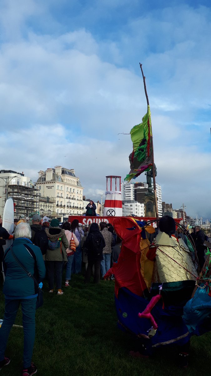 Rally at Hove Lawns, one of our speakers <a href="/KBouhassane/">Kahina Bouhassane</a> calls for leaders to make climate a priority #COP26GDA