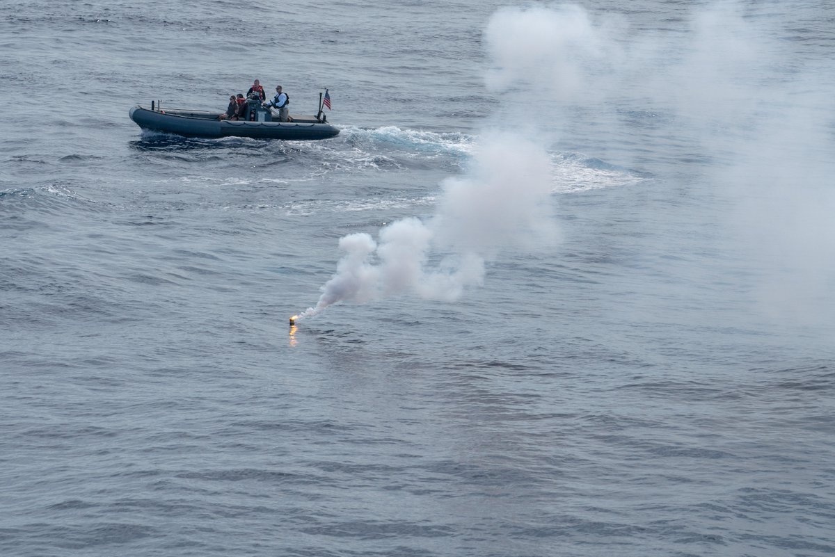 USNavy's tweet photo. Eyes in the sky 👀 🌊 

RHIBs and an MH-60S helicopter embarked aboard #USSJackson (LCS 6) conduct a search and rescue exercise in the #SouthChinaSea, Nov. 1.

Jackson is deployed to @US7thFleet in support of a #FreeAndOpenIndoPacific. https://t.co/vSpYFqq4Hi