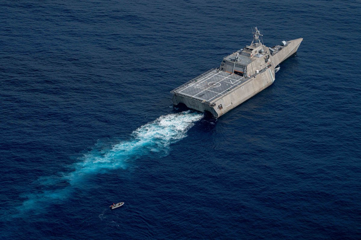 USNavy's tweet photo. Eyes in the sky 👀 🌊 

RHIBs and an MH-60S helicopter embarked aboard #USSJackson (LCS 6) conduct a search and rescue exercise in the #SouthChinaSea, Nov. 1.

Jackson is deployed to @US7thFleet in support of a #FreeAndOpenIndoPacific. https://t.co/vSpYFqq4Hi