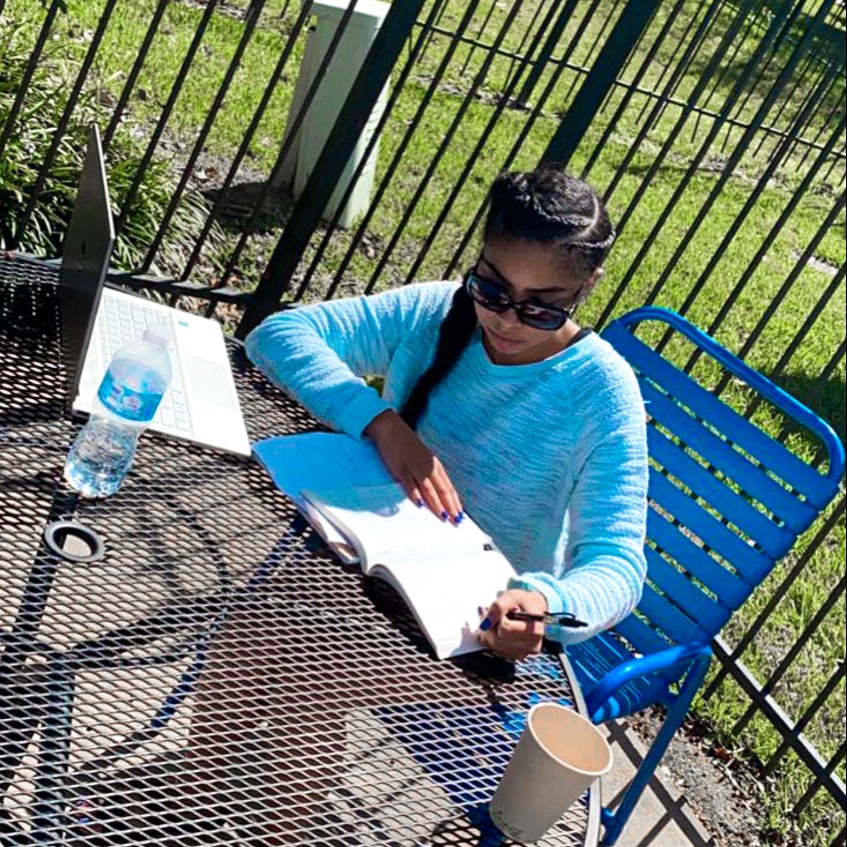 UFA_UHCLhousing's tweet image. Catch your last outside study session before daylight savings! 

.
#uhclhawks #uhclgrad #uhclearlake #uhclbound #uhclstudentlife #universityforest