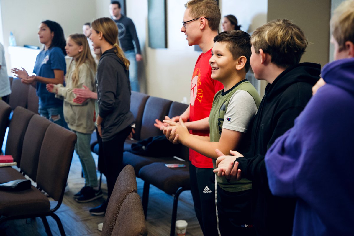 FellowshipKC's tweet photo. IGNITE is off to a blast this morning! Would you join us in praying for our student ministry today as our middle and high school students participate in a day of worship, fun, food, and Bible study!? 
#studentministry https://t.co/xQhzWArbkI