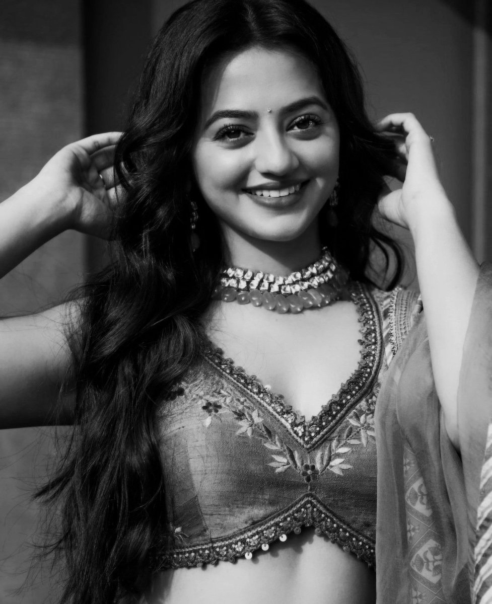 gorgeous is the word! 

#hellyshah