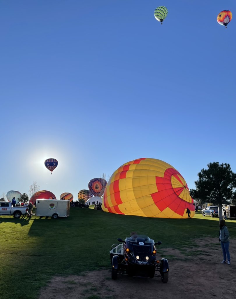 nardopolo's tweet photo. And then, somehow we ended up at a balloon regatta. @arconautsride $fuv https://t.co/x4HjVmx3fM