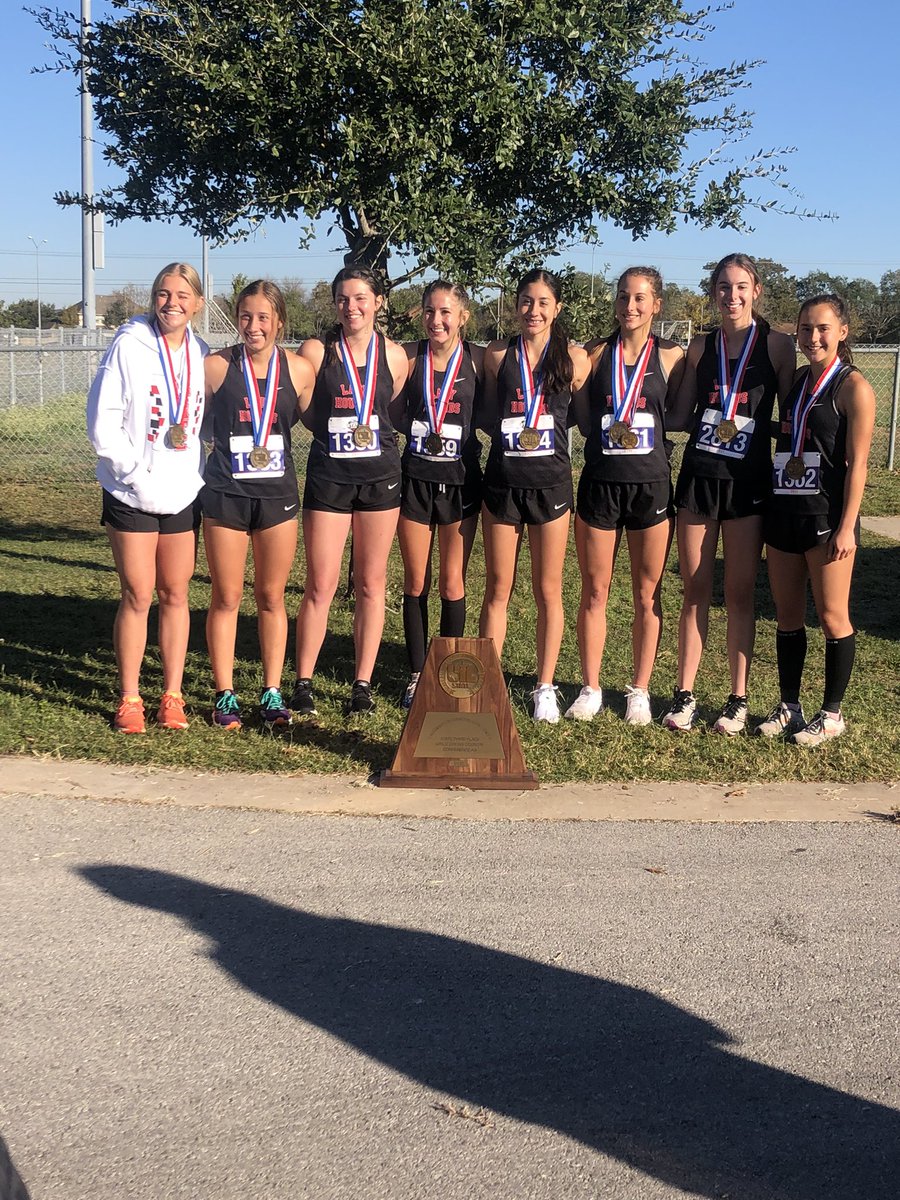 LBHarperDVM's tweet photo. Congrats #Houndpack State Bronze Medalists! Four runners sub-13:00. The future is bright! ❤️🖤 https://t.co/vRvIE5Gk0N