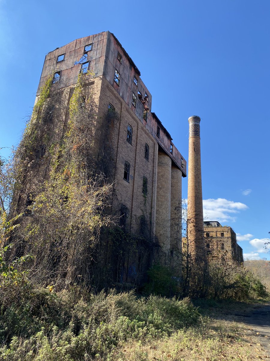DavidWondrich's tweet photo. The mighty remains of the Old Overholt distillery, Broad Ford, PA. https://t.co/3hlfkUWBDf