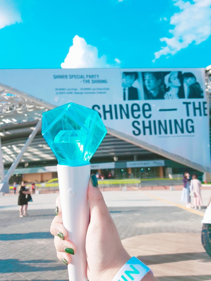 lostspring_0525's tweet photo. 갤러리 뒤지다가 날씨까지 너무 완벽했던 18년 9월의 첫날을 발견했다 곧 다시 볼 수 있겠지?
#MAMAVOTE #shinee https://t.co/0StHIZcC80
