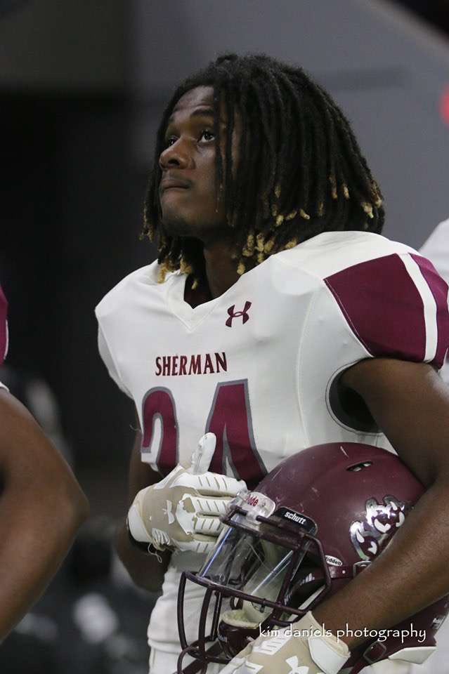 teyvianknight's tweet photo. Sophomore/Junior/Senior …… Best three years of my life but its on to the next chapter😔…#15 Out✌🏾 https://t.co/QSi9gDcBwb