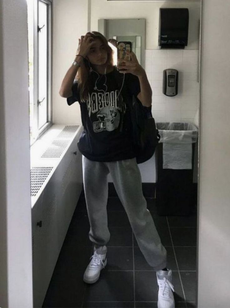 smokeandcoffee's tweet photo. Crying bc I want to look like herrr #skinny https://t.co/gMaCpQoblv