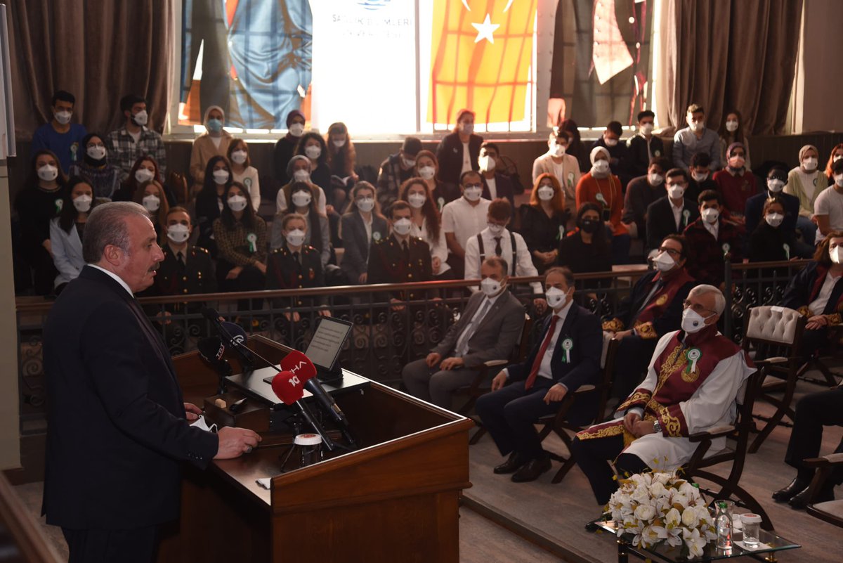 sbuedutr's tweet photo. Üniversitemizin 2021-2022 Akademik Yılı Açılış Törenini TBMM Başkanımız Sn. Prof. Dr. Mustafa Şentop Beyefendinin teşrifleriyle Hamidiye Külliyemizde gerçekleştirdik.+++ https://t.co/MI2zSHH015