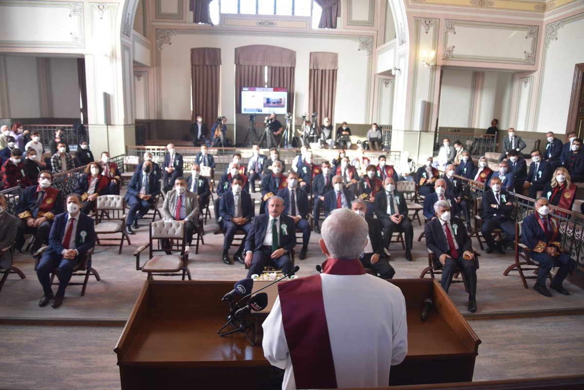 sbuedutr's tweet photo. Üniversitemizin 2021-2022 Akademik Yılı Açılış Törenini TBMM Başkanımız Sn. Prof. Dr. Mustafa Şentop Beyefendinin teşrifleriyle Hamidiye Külliyemizde gerçekleştirdik.+++ https://t.co/MI2zSHH015