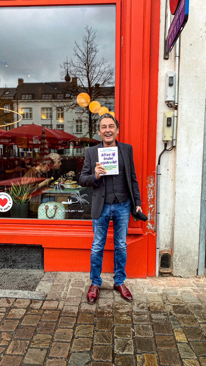Personal delivery by the one and only @hmarynissen, promotor of my 2018 thesis on #crisiscomm.

📚 Benieuwd naar de inzichten v @BertBrugghemans, <a href="/StijnPieters/">Stijn Pieters</a> &amp; @hmarynissen in hun nieuwste boek "Alles is onder controle! &amp; 9 andere mythes over organiseren in tijden van crisis".