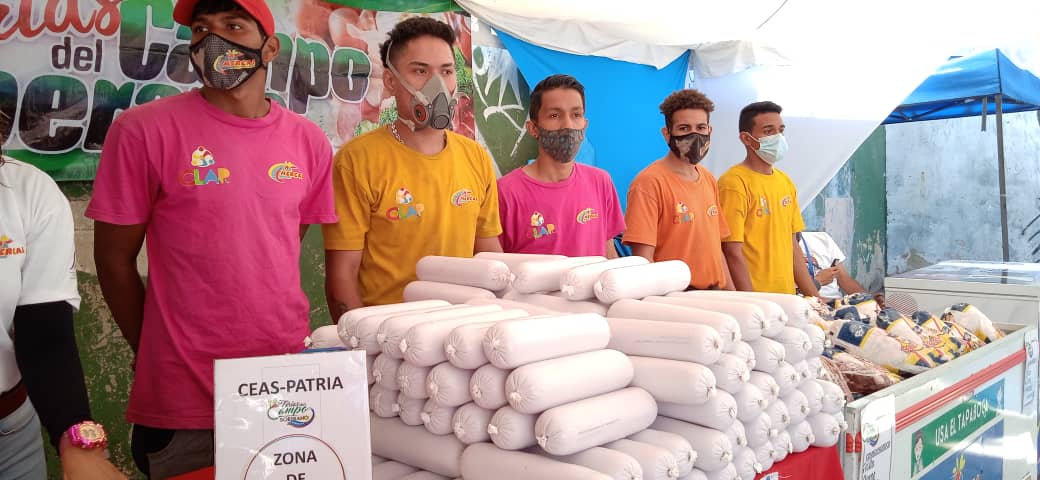 Y seguimos Acompañando <a href="/MinAlimenVen/">minalimentacion_ve</a> a Nuestro Pueblo Organizado <a href="/Clap/">hehe</a> hoy #06Nov desde la Cuna del Libertador Caracas, en la Pquia. San Agustín del Sur, comunidad Horno de Cal #FeriaDelCampoSobero.