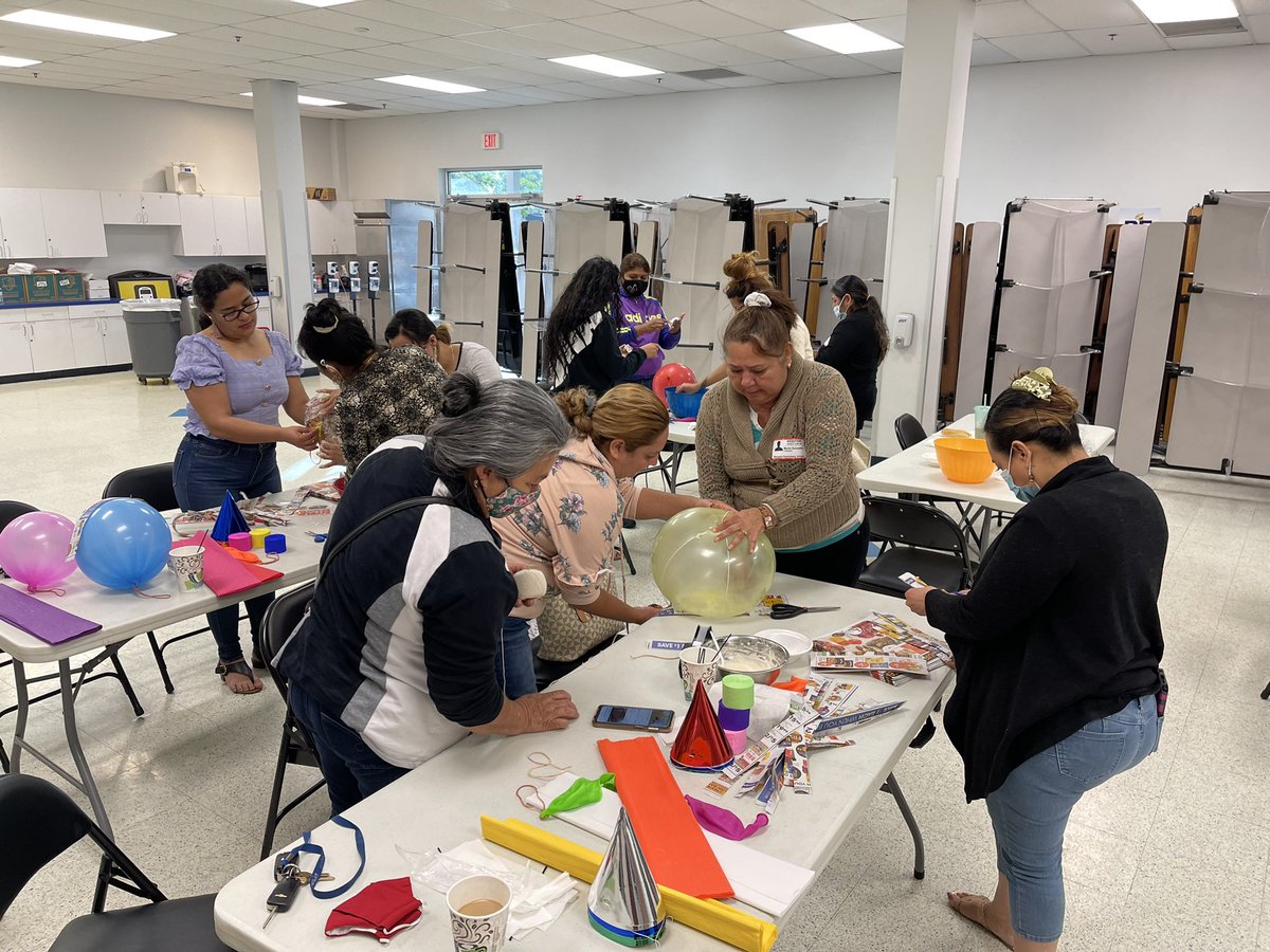 RisingRoGo's tweet photo. Magnum’s Chat with the Principal!  Our awesome Mangum parents create piñatas and connect the process to our four core subject areas: English, math, science, and social studies! https://t.co/GoLaahAhcD
