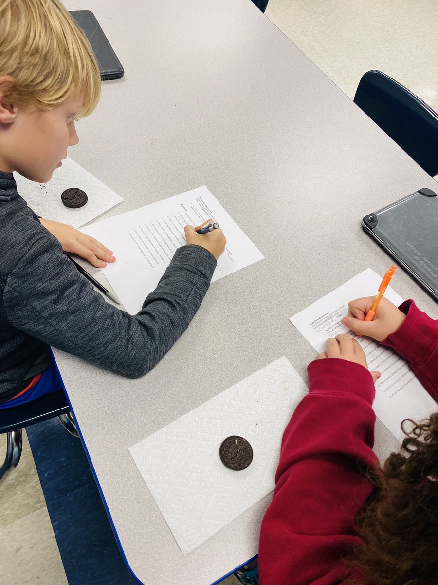 emohler3108's tweet photo. Plate tectonics Oreo lab πͺ#ThatScienceHour #PlateTectonics https://t.co/t34LgVLgR4