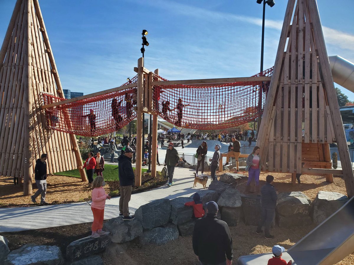 Here's what an urban park should look like on a Saturday morning!
#rashfield #baltimore