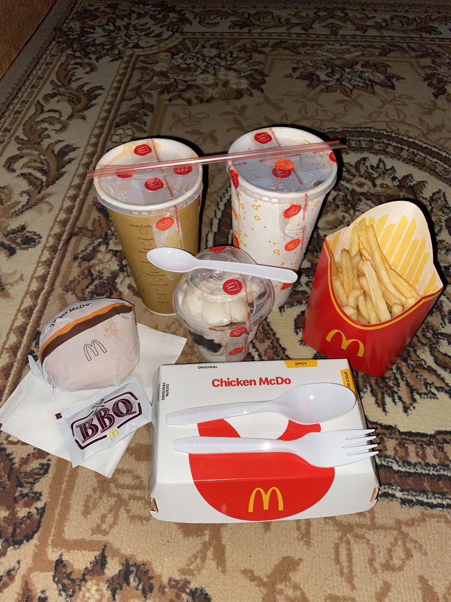 SHA17RA's tweet photo. Hnd pwede mawala ice kopi pag umorder sa Mcdo #CheatDay #CozWhyNot 💁🏻♀️ https://t.co/Df4sIQQKGr