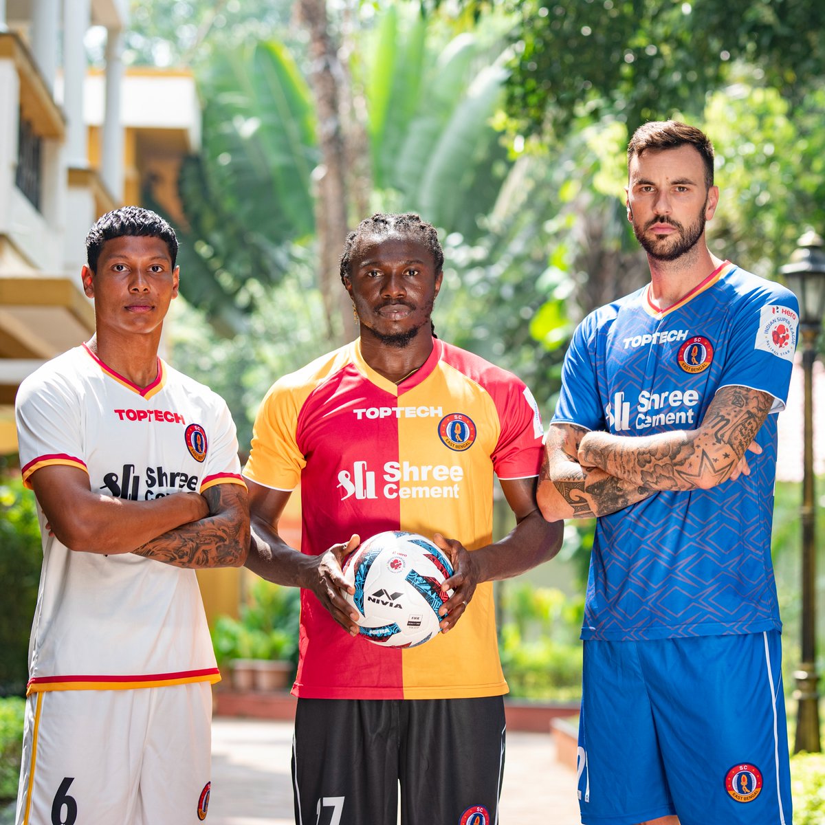 eastbengal_fc's tweet photo. 𝘽𝙍𝙄𝙂𝙃𝙏 &amp; 𝙎𝙐𝙉𝙉𝙔 🔴🌞

How sharp are the lads looking in their all-new 𝙠𝙞𝙩 😍

#JoySCEastBengal #WeAreSCEB https://t.co/zGSEet8bCJ