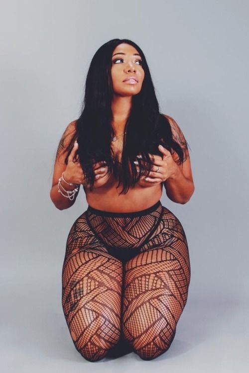 HooversProduct's tweet photo. I don't know why I be so open off of fishnets😍
The only thing that's better than a woman in fishnets is a woman in fishnets on a motorcycle.
You can look like Winnie Harlow & be on a bike & I'm gonna think she's sexy. 🤷🏾♂️
#Weakness #MajorTurnOn https://t.co/815jDRYtGK