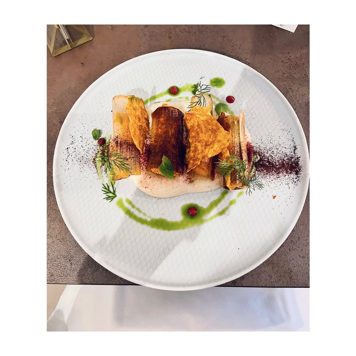 donatellaSE's tweet photo. Cannelloni di porri ripieni di silken tofu e pomodori secchi su spuma di patate; tempeh di ceci brasato al vino rosso su crema di topinambur e broccoli arrosto; cannolo siciliano.
#lerbavoglio #Modena https://t.co/sv8CofGy8G