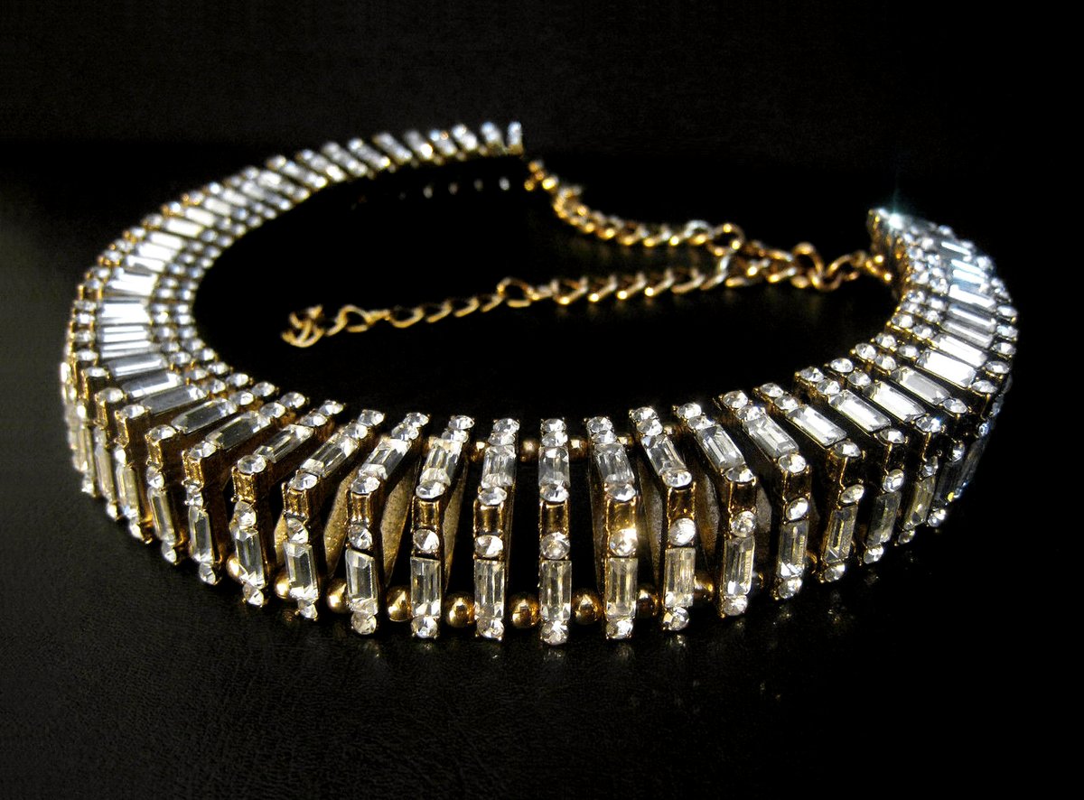 NINARAICOUTURE's tweet photo. STATEMENT BAGUETTE CRYSTAL COLLIER. https://t.co/kaQECeadv6