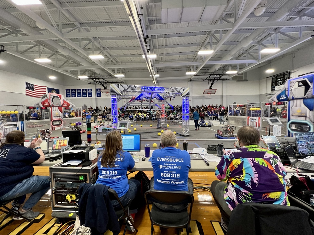 EversourceNH's tweet photo. What a great start to today’s @first_nh Governor’s Cup hosted by Battle of the Bay! We love seeing so many amazing teams come from around the state and beyond to compete at Prospect Mountain HS in Alton. Plus, *robots*! 😍 #STEMsquad #omgrobots #FIRSTNH #NHrobotics #GovCupNH https://t.co/N7TLzbzbbE