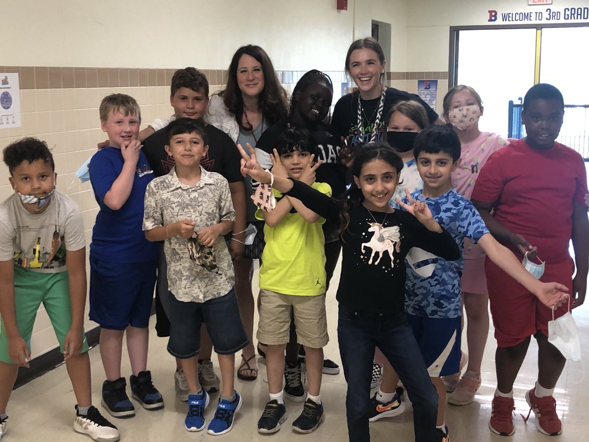 BrigittePittare's tweet photo. @MissCutia @ChallengeBing @MissCutia We miss you so very much!! All our former students see me in passing and always ask about our favorite 3rd grade teacher!❤️Forever in our ❤️s!!! Sending virtual hugs! https://t.co/T7hhXrzxMn