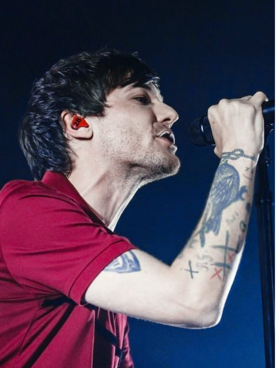 IL1Dead's tweet photo. 🔴 SIGAN USANDO LOS HASHTAGS 🔴

#DontLetItBreakYourHeart
#LouisTomlinson 
@Louis_Tomlinson https://t.co/rdvkSv9hjz