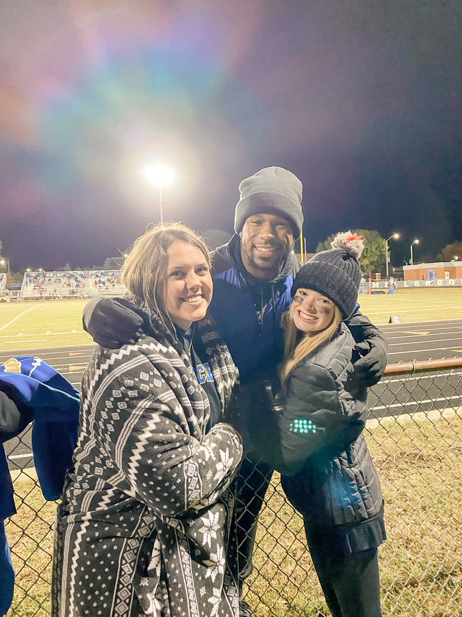 Thank you <a href="/TheNyNy7/">Nyheim Hines</a> for never forgetting G-TOWN💙💛 Our Student Body President &amp; Vice President enjoyed meeting you! <a href="/garnertrojans/">Garner Trojans</a> <a href="/TrojanAP/">Trojan_AP</a>