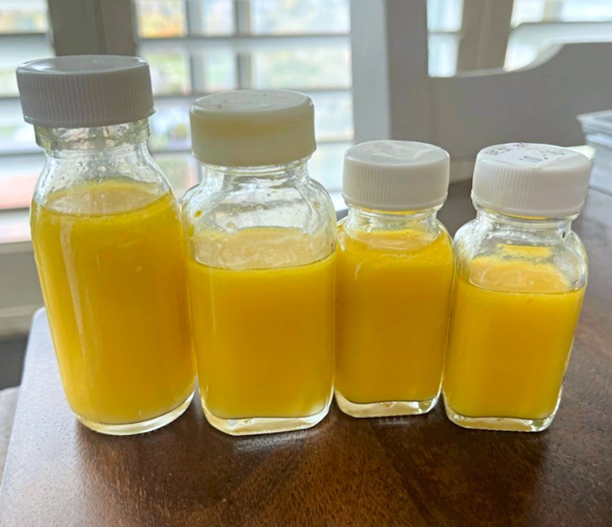 Piroska_Bata's tweet photo. Its the season #colds #flu, #prevention!!!
A few things are in your fridge, #Ginger #lemon #orange freshly juiced, added essentials oils by #doterra.. #Lemon #Frankinscence #Oregano #Teetree #OnGuard - spicy & sharp,works like a charm. #healthy #livehealthy #goodforyou https://t.co/uKhOujSbly