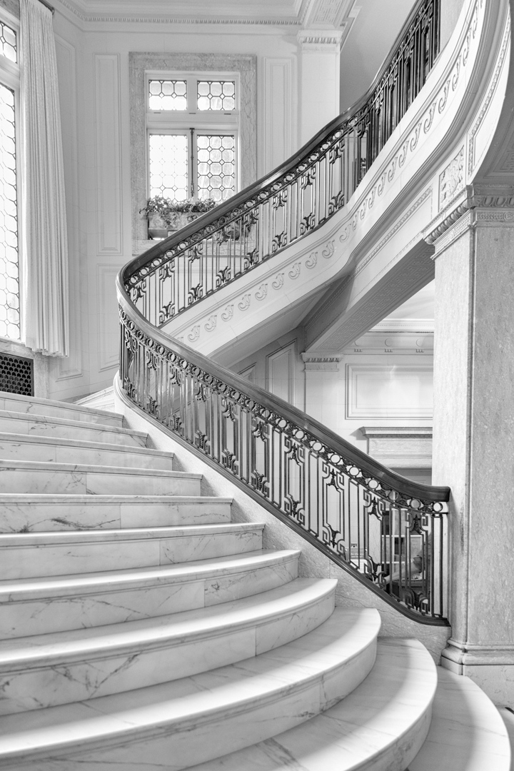 AOV_Photo's tweet photo. This placed in an online shoot'n'share contest a couple years ago. Always liked the form.
#aovphoto #blackandwhite #bnw #stairs #monochrome #oregon #museum #history #architecture #beautifulform #luxury #mansion https://t.co/E4HpkUJbgF