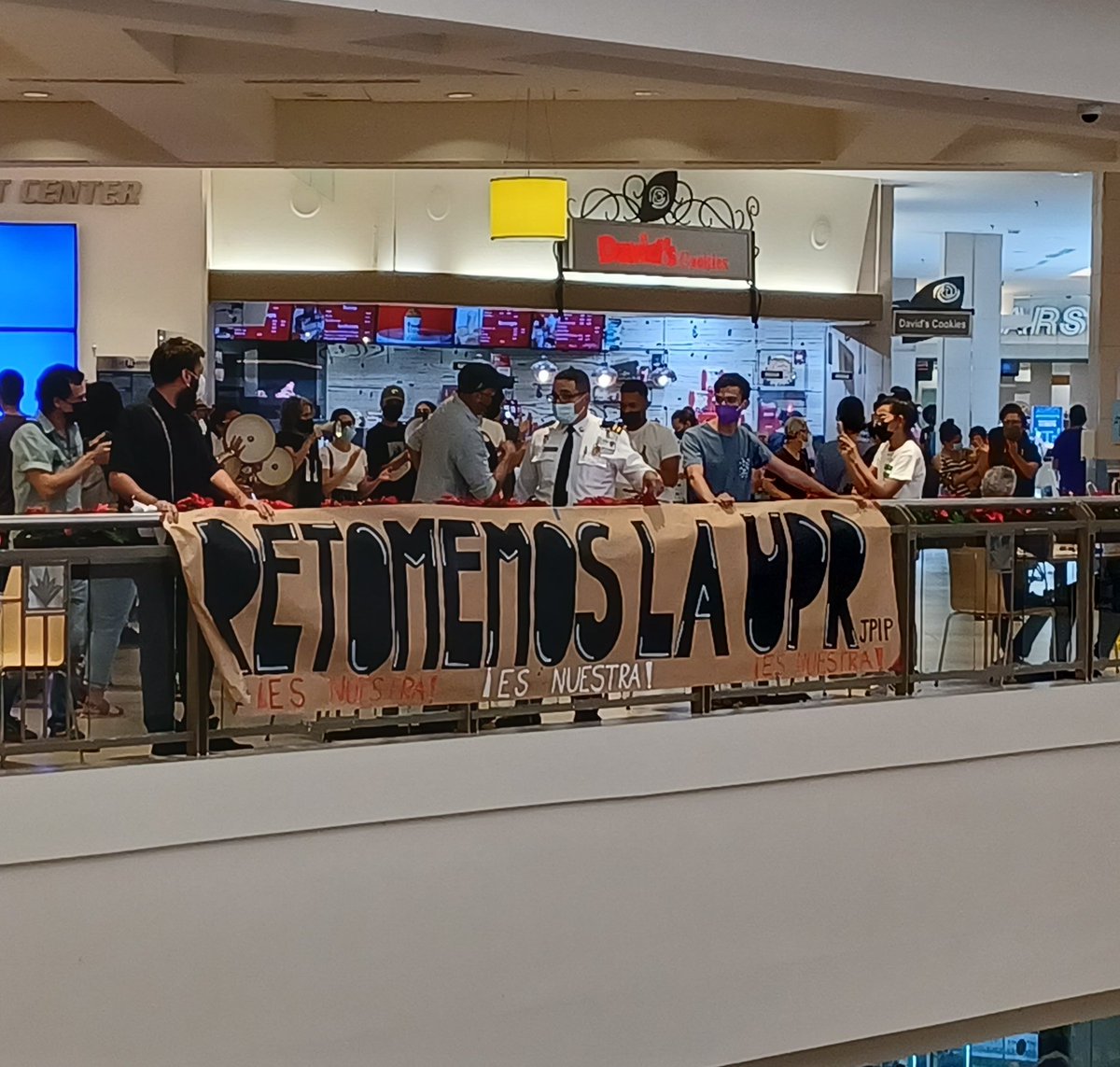 JSALPPR's tweet photo. Ahora la JPIP en Plaza las Americas
#NiJunta
#NiColonia
#SeAcabaronLasPromesas https://t.co/kuMaIM323j