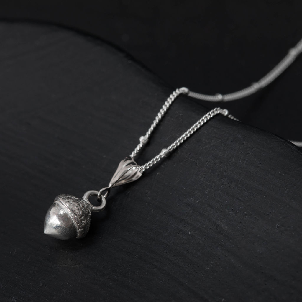 Nature_by_day's tweet image. New in my @BritishCrafting shop today! Small sterling silver acorn necklace #tbch #handmadegifts #HandmadeInUK   thebritishcrafthouse.co.uk/product/small-…