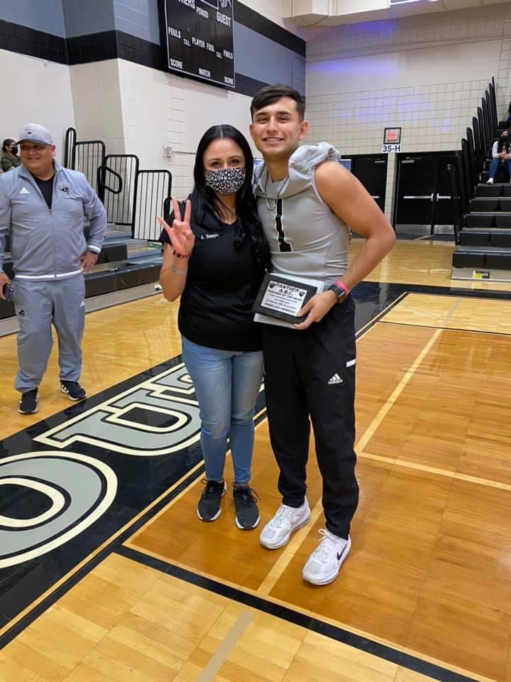 angievenegas13's tweet photo. Undefeated District Champs! ๐๐๐ USHS Footballโs Teacher of the Week! โค๏ธโค๏ธโค๏ธ Proud Panther Momma, Teacher, and Wife ๐๐ป #Blessed #DistrictChamps #Prediction #onDaHunt #Yo11 https://t.co/ToJh0FjEFT