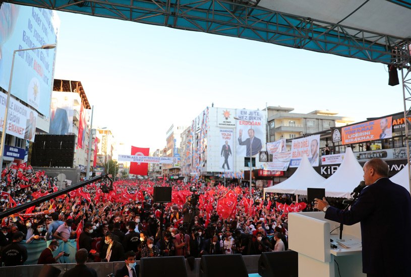 suleymansoylu's tweet photo. Ya Rabbi sana şükürler olsun
Batman bugün başka idi

Dünyanın en büyük barajlarından Ilısu Barajı başka, Batman merkezde on binlerin Cumhurbaşkanımızı sahiplenişi...
Sokaklar, caddeler bambaşka... 

Batmanlı hemşehrilerimiz, sizin Allah’ınıza kurban.
Allah cümlenizden razı olsun https://t.co/BLbv7nMbQI
