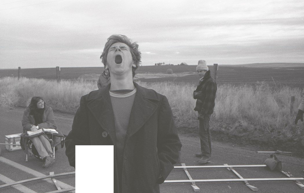 phoenixsgallery's tweet photo. River Phoenix rehearsing on the set of My Own Private Idaho (1991). Photos by Eric Alan Edwards https://t.co/njrpxbnC91